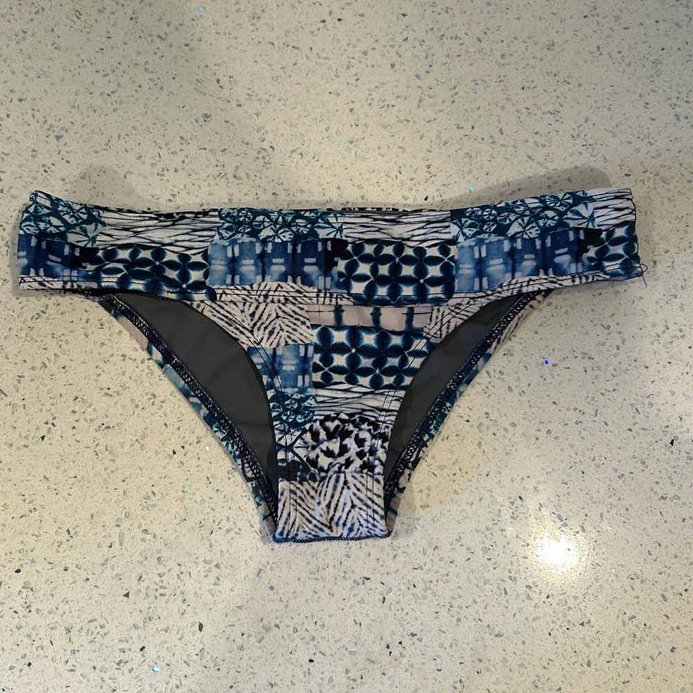Jolyn printed blue bottoms